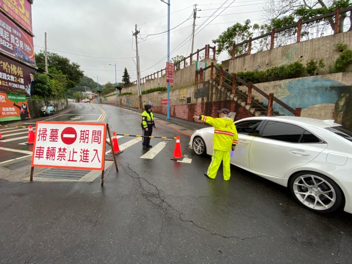 掃墓分流避人潮 新莊警啟動清明交管措施