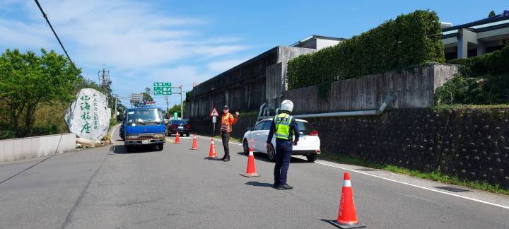 清明掃墓期間 淡水警實施北新路車輛交通疏導管制