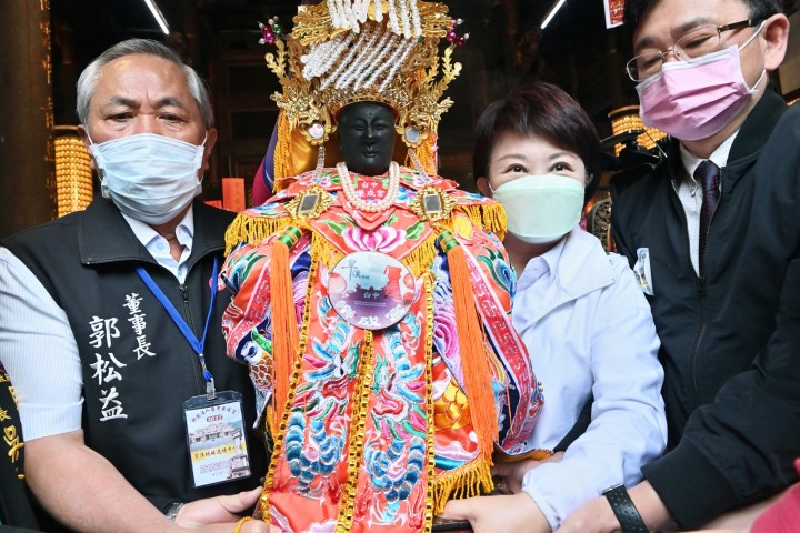 台中樂成宮「旱溪媽祖」起駕　盧秀燕扶鑾轎繞境平安