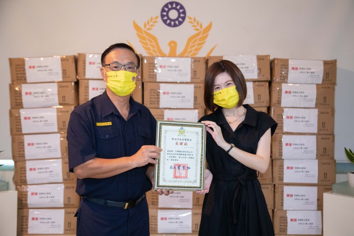 感謝新北警維護治安及防疫辛勞台灣UNIQLO捐贈2000件涼感被套