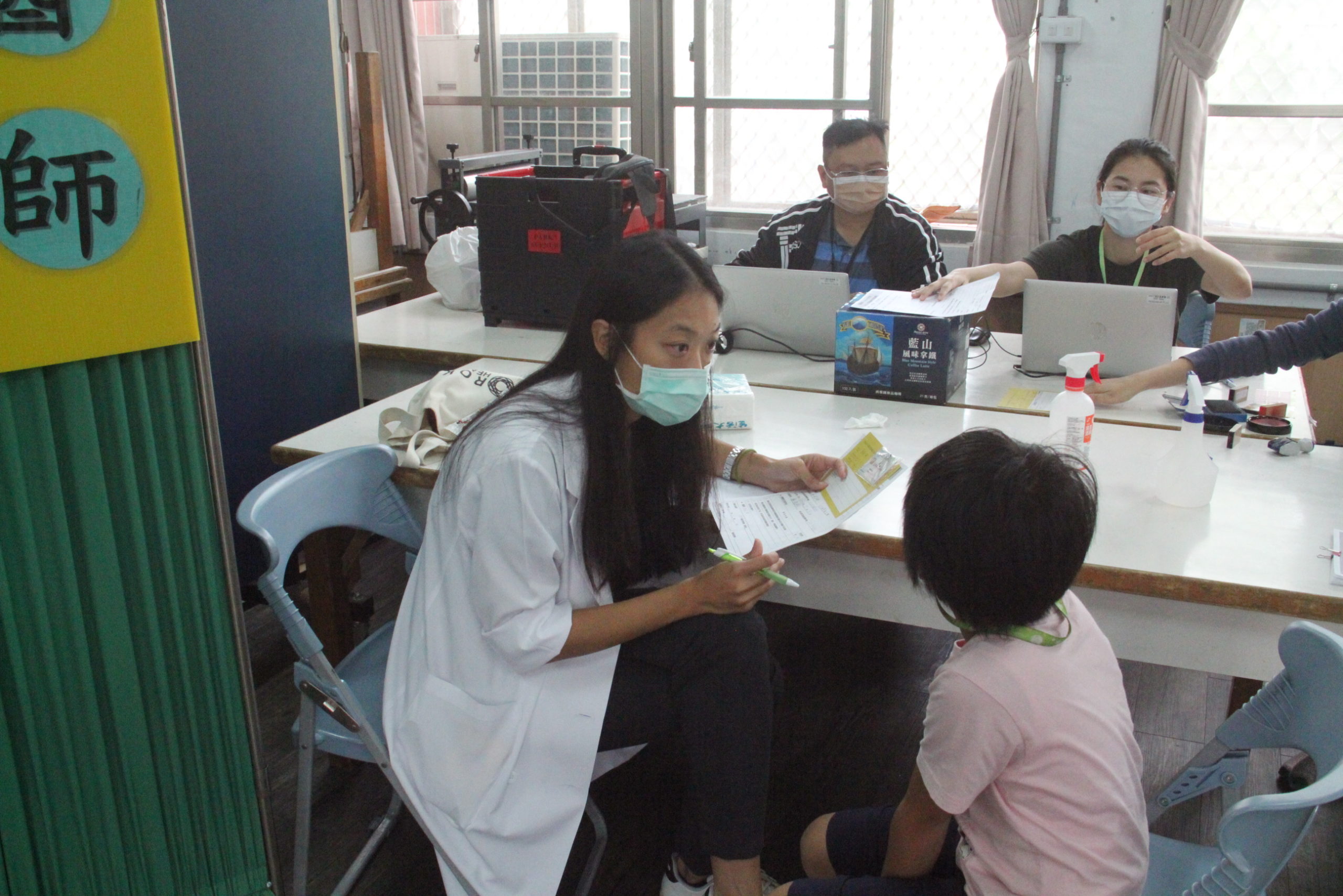 守護學童健康台東榮院醫護團隊前進校園為學童施打新冠疫苗
