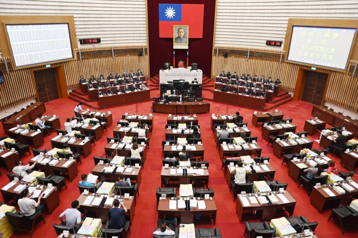 陳其邁在議會定期會開幕表示：謙虛傾聽民意、市政優先