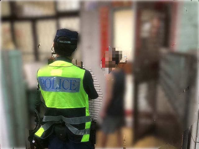 迷航老翁說好想回家　黎明暖警迅速護送返家