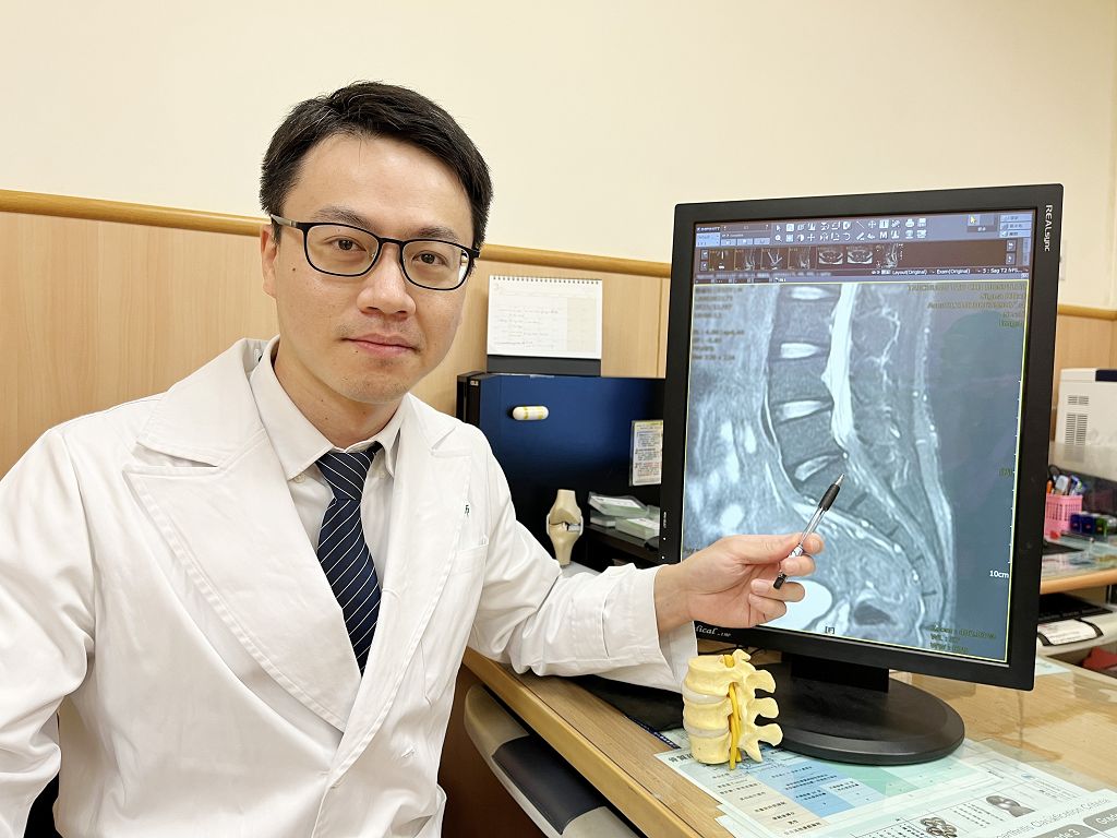 年輕移工下背痛一年　脊椎內視鏡治療快速回職場