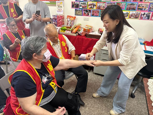 大甲李綜合.華山基金會　帶長輩過祖父母節